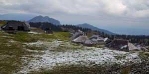 Beitragsbild des Blogbeitrags Velika Planina – Sloweniens romantische Hochalm der Hirten