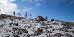 Beitragsbild des Blogbeitrags Schneeschuhwandern in Slowenien: Sieben schöne Touren für die Seele 