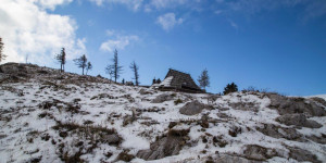 Beitragsbild des Blogbeitrags Schneeschuhwandern in Slowenien: Sieben schöne Touren für die Seele