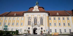 Beitragsbild des Blogbeitrags Tolle Knollen im Kloster: Stift Seitenstetten und seine Bibliotheksgeheimnisse