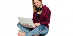 Beitragsbild des Blogbeitrags Ortsunabhängig arbeiten und digitales Nomadentum mit Bettina Wittmann – Folge 176