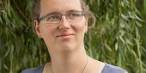 Beitragsbild des Blogbeitrags Mit Lesungen dein Buch promoten – Juliane Jacobsen– Folge 180 