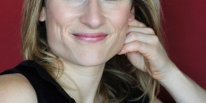 Beitragsbild des Blogbeitrags Veröffentlichen über einen Verlag – mit Isabella Kortz – Folge 79