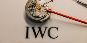 Beitragsbild des Blogbeitrags Top Experiences at the IWC Watchmaking Class in Graz, Austria 