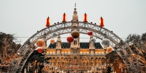 Beitragsbild des Blogbeitrags Ultimate Vienna Christmas Market Food Guide, Vienna – Austria
