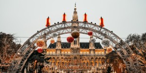 Beitragsbild des Blogbeitrags Ultimate Vienna Christmas Market Food Guide, Vienna – Austria 