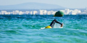 Beitragsbild des Blogbeitrags Unsere Tipps zum sicheren Freiwasserschwimmen