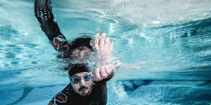 Beitragsbild des Blogbeitrags Die 3 beliebtesten Neopren Schwimmkappen für das Kaltwasserschwimmen
