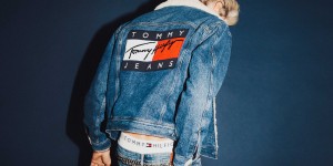 Beitragsbild des Blogbeitrags Tommy Hilfiger zelebriert die 90er mit neuer Capsule Kollektion