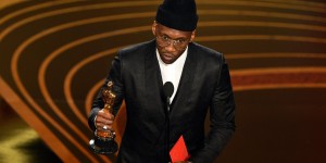 Beitragsbild des Blogbeitrags Gesucht & gefunden: Der Gigi Burris Oscar-Hut von Mahershala Ali
