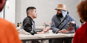Beitragsbild des Blogbeitrags Ein Schuh der seine Farbe ändert? Zukunftsmusik bei Filling Pieces