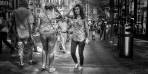 Beitragsbild des Blogbeitrags synchron 