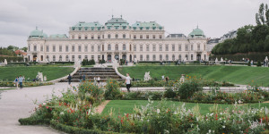 Beitragsbild des Blogbeitrags Surprise engagement photo shoot in Vienna 