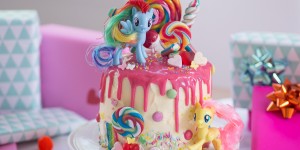 Beitragsbild des Blogbeitrags My Little Pony-Torte zum 4. Geburtstag 