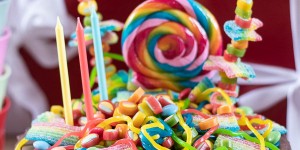 Beitragsbild des Blogbeitrags 13. Geburtstag mit bunter Candy Cake