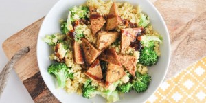 Beitragsbild des Blogbeitrags BBQ Couscous Bowl with Tofu