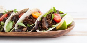 Beitragsbild des Blogbeitrags Pulled Portobello Tacos (Vegan)