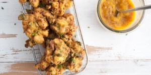 Beitragsbild des Blogbeitrags Vegetable Pakoras with Mango Chutney