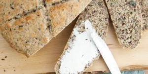 Beitragsbild des Blogbeitrags Vegan Seedy Bread 