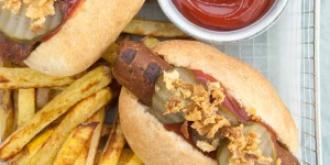 Beitragsbild des Blogbeitrags Vegan Hot Dogs with Homemade Seitan Sausages