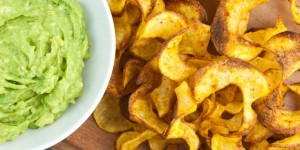 Beitragsbild des Blogbeitrags Crispy Potato Twisters with an Avocado Coriander Dip