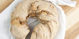 Beitragsbild des Blogbeitrags Walnut Bread Wreath
