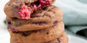 Beitragsbild des Blogbeitrags Sugar-Free Chocolate Cookies with Raspberries 