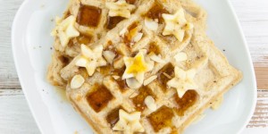 Beitragsbild des Blogbeitrags Vegan Banana Bread Waffles