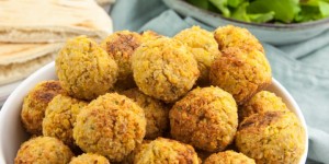 Beitragsbild des Blogbeitrags Oven-Baked Falafel Balls (Freezer-Friendly!) 