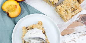 Beitragsbild des Blogbeitrags Vegan Peach Crumb Cake