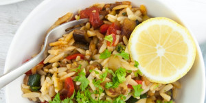 Beitragsbild des Blogbeitrags Orzo Pasta with Roasted Vegetables