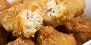 Beitragsbild des Blogbeitrags Tofu Nuggets (Popcorn Chicken Style)