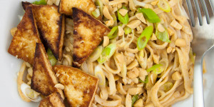 Beitragsbild des Blogbeitrags Peanut Noodles with Tofu 