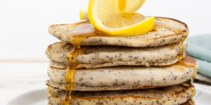 Beitragsbild des Blogbeitrags Lemon Poppy Seed Pancakes
