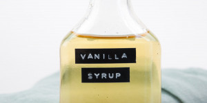 Beitragsbild des Blogbeitrags Homemade Vanilla Syrup