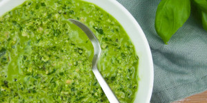 Beitragsbild des Blogbeitrags Healthy Basil Pesto (Oil-Free & Nut-Free)