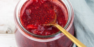 Beitragsbild des Blogbeitrags Strawberry Chia Jam