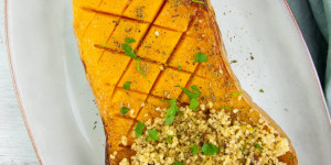 Beitragsbild des Blogbeitrags Couscous Stuffed Butternut Squash Boat 