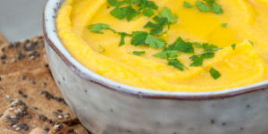 Beitragsbild des Blogbeitrags Vegan Butternut Squash Dip