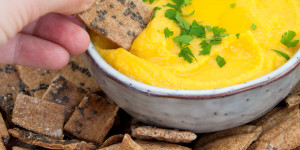 Beitragsbild des Blogbeitrags Spelt Chia Crackers
