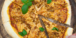 Beitragsbild des Blogbeitrags Vegan Tempeh Pizza 