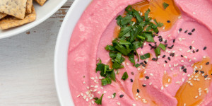 Beitragsbild des Blogbeitrags Red Beet Hummus