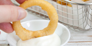 Beitragsbild des Blogbeitrags Vegan Onion Rings