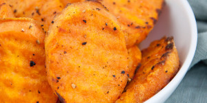 Beitragsbild des Blogbeitrags Oven-Baked Sweet Potato Slices