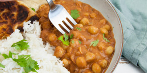 Beitragsbild des Blogbeitrags 15-Minute Chickpea Curry (Vegan) 