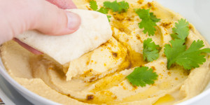 Beitragsbild des Blogbeitrags Curry Hummus