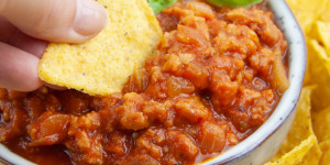 Beitragsbild des Blogbeitrags ‘Meaty Tomato Dip (vegan)