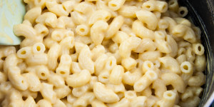 Beitragsbild des Blogbeitrags Stovetop Vegan Mac and Cheese 