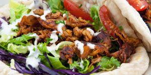 Beitragsbild des Blogbeitrags BBQ Pulled Jackfruit Wrap