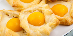 Beitragsbild des Blogbeitrags Vegan Puff Pastry Easter Nests